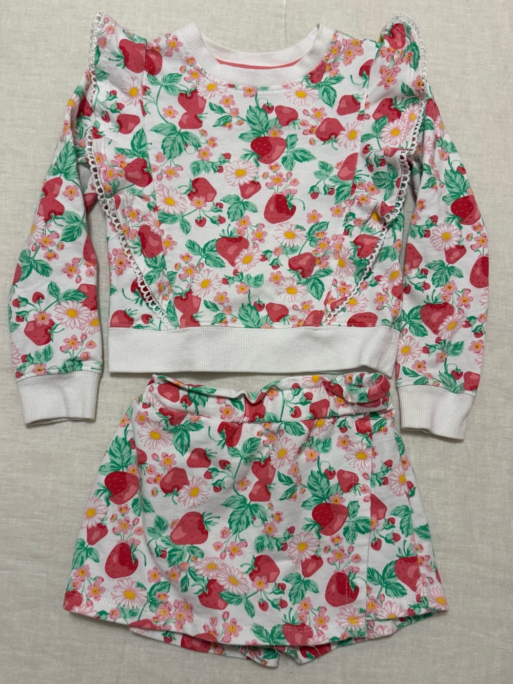 Isaac Mizrahi Girls Strawberry Daisy Print Ruffle Sweatshirt & Skort Set